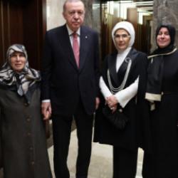 Atat&uuml;rk'&uuml;n dayısının soyundan gelen Aldırma Ailesi, Erdoğan &ccedil;iftiyle bir araya geldi