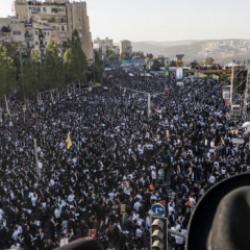 Binlerce Ultra Ortodoks Yahudi, zorunlu askerlik karşıtı g&ouml;steri d&uuml;zenledi