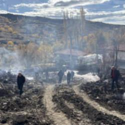 Çankırı'da çıkan yangında 6 ev kullanılamaz hale geldi