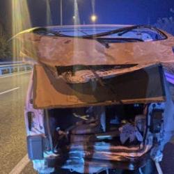 Çekici kamyonet, ticari araca çarptı : 2 ölü