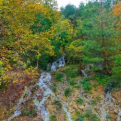 Depremle yeniden akmaya başlayan pınar, bah&ccedil;eleri yeşertecek