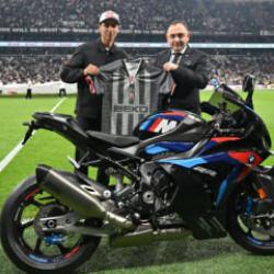 Dünya SuperBike şampiyonu Toprak Razgatlıoğlu motoruyla Tüpraş'ta turladı