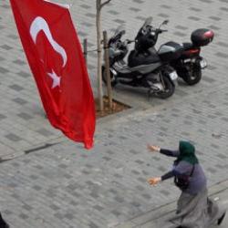 D&uuml;zcelilerin T&uuml;rk bayrağı hassasiyeti