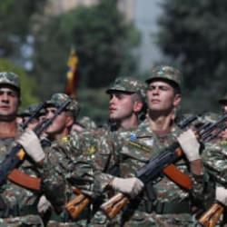 Ermenistan'da zorunlu askerlik s&uuml;resi kısaltıldı