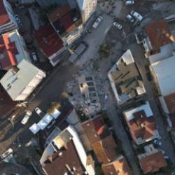 Gebze'de &ccedil;&ouml;ken ve 4 kişiye mezar olan binada &ccedil;alışmalar sabah yeniden başladı. 