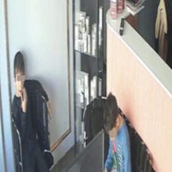 G&uuml;zellik merkezine geldi hırsızlık yaptı! Kendisini uyaran &ccedil;ocuğu itip ka&ccedil;tı