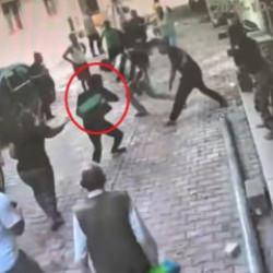 Hatay’da park kavgası: Kaldırımdan söktükleri taşlarla birbirlerine saldırdılar