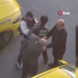 Yer: İstanbul! Taksicilerin tokatlı kavgası kamerada
