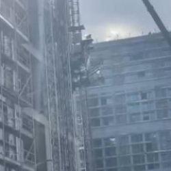 İnşaatın yük asansörü düştü: Ekipler olay yerinde!