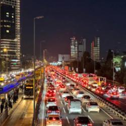 İstanbul'da akşam manzarası: Yoğunluk y&uuml;zde 83'e &ccedil;ıktı!