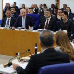 İYİ Partili ismin sözleri sonrası, Kurtulmuş sert tepki gösterip komisyonu terk etti!