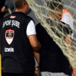 İzmir derbisinde saldırı: Bir taraftar hastaneye kaldırıldı