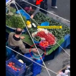 Pazarda skandal g&ouml;r&uuml;nt&uuml;ler! Vatandaşın g&ouml;z&uuml;n&uuml;n i&ccedil;ine baka baka yaptı!