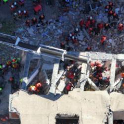 Son dakika: Gebze'de 7 katlı bina çöktü! Acı haberler peş peşe geldi