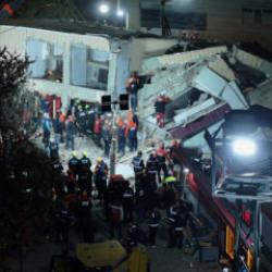 Son dakika: Kocaeli'de çöken binanın enkazında kalan çiftin cansız bedenlerine ulaşıldı