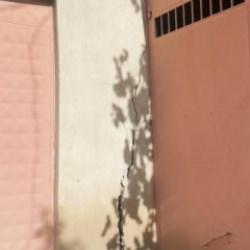 1 metrelik obruklar oluştu, Evlerin duvarları &ccedil;atladı