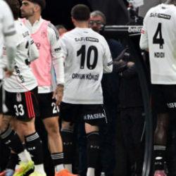 273 maçta sadece 1 kez atılan yıldız, Süper Lig'de kart rekorunu kırdı