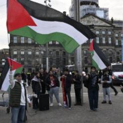 Filistin bayrakları açıldı! Galatasaray taraftarı Hollanda sokaklarını inletti!