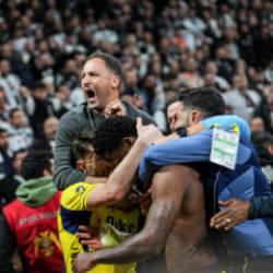 Fenerbahçe'nin yıldızından Beşiktaş taraftarına olay hareket