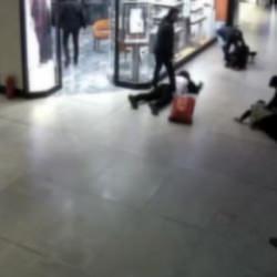 AVM&rsquo;de nefes kesen operasyon! &lsquo;Kıyafet deneceğiz&rsquo; deyip 1 milyonluk vurgun yaptılar