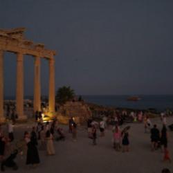  Bakan Ersoy duyurdu: Antalya, ziyaretçi̇ sayısında cumhuriyet tarihi rekoru kırdı