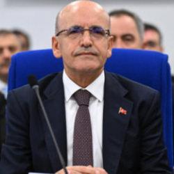  Bakan Şimşek'ten ekonomide yeni dönem mesajı: Daha az kırılganız