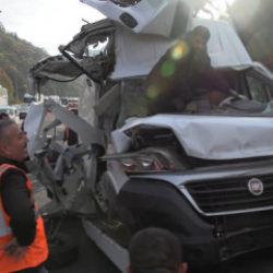 Bolu&rsquo;da minib&uuml;s, tır ile yolcu otob&uuml;s&uuml;ne &ccedil;arptı