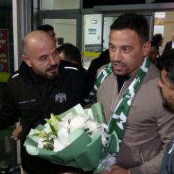 &Ccedil;ağdaş Atan &ccedil;i&ccedil;eklerle karşılandı