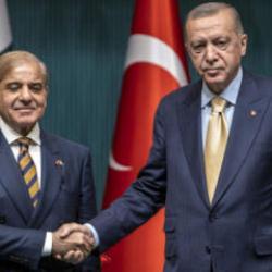 Cumhurbaşkanı Erdoğan Bak&uuml;'de Şahbaz Şerif'i kabul etti