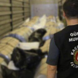 G&uuml;mr&uuml;k Muhafaza'dan ka&ccedil;ak&ccedil;ılara dev operasyon: 51 milyon makaron yakalandı