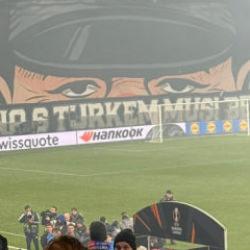 Fenerbahçe maçında Çeklerden hadsiz pankart! 