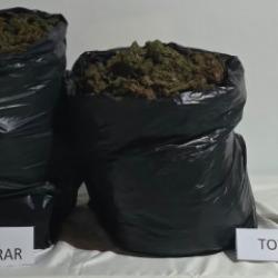 Toprağa g&ouml;m&uuml;l&uuml; halde 12 kilo 250 gram uyuşturucu &ccedil;ıktı