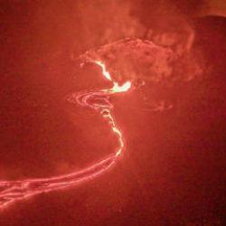 Hawaii’deki yanardağ patlamaya çok yakın: Kilauea Yanardağı'nda lav akıntıları