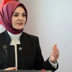 Her yeni doğan bebek ve yeni evli çift adına bir fidan