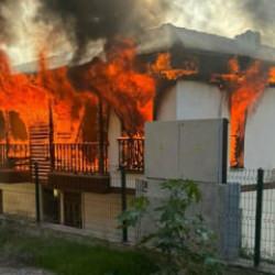 İl&ccedil;eyi birbirine kattı! Evleri ateşe verdi! 2 jandarmayı bı&ccedil;akladı! Saldırgan vuruldu