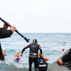 İsveç'e yüzerek gidecek: Türkiye'den davul zurnayla uğurlandı