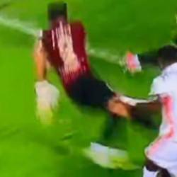 Son dakikada penaltı krizi!! Hakem VAR'a rağmen karar değiştirmedi