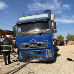 Mardin'de feci olay! Tır lastiğini değiştirirken aracın altında kaldı, hayatını kaybetti
