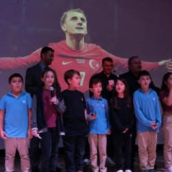 Minik Aras'ın başkanlık vaadi ger&ccedil;ek oldu: Kerem Akt&uuml;rkoğlu &ouml;ğrencilerle buluştu