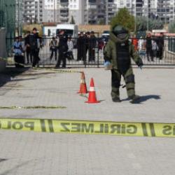 Okul yerleşkesindeki havai fişek rampası paniğe neden oldu