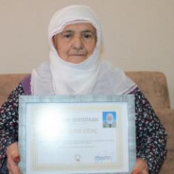 Eşinin sözlerine içerlendi 88 yaşında okuma yazma öğrendi 