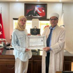 Polonyalı gazeteci Türkiye'de Müslüman oldu, Ayşe ismini aldı!