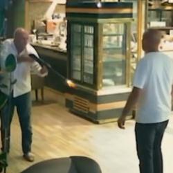 Pompalı tüfekle vurdu, dipçikle dakikalarca dövdü!