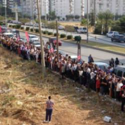 Saatlerce kuyruk beklediler, kimi istediğini aldı kimi alamadı