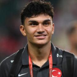 Sakatlık sonrası gözyaşlarını tutamamıştı! Can Uzun'dan kötü haber