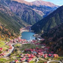 Sonbaharın en g&ouml;rkemli yansıması: Uzung&ouml;l renk paletine d&ouml;n&uuml;şt&uuml;!      