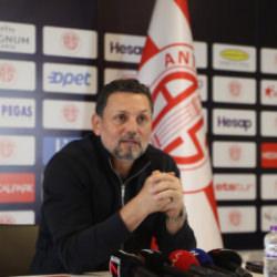 Süper Lig ekibinde 'Ajan' krizi! Hoca resmen açıkladı