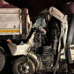 Süt toplama aracı TIR'a çarptı: 1 ölü!