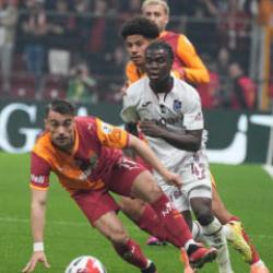 Trabzonspor'un genç yıldızı Oulai Galatasaraylı futbolcunun misafiri oldu