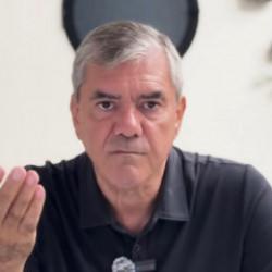 Yılmaz &Ouml;zdil &Ouml;zg&uuml;r &Ouml;zel'e veryansın etti! 5 d&uuml;ş&uuml;n&uuml;p 1 konuşması lazım